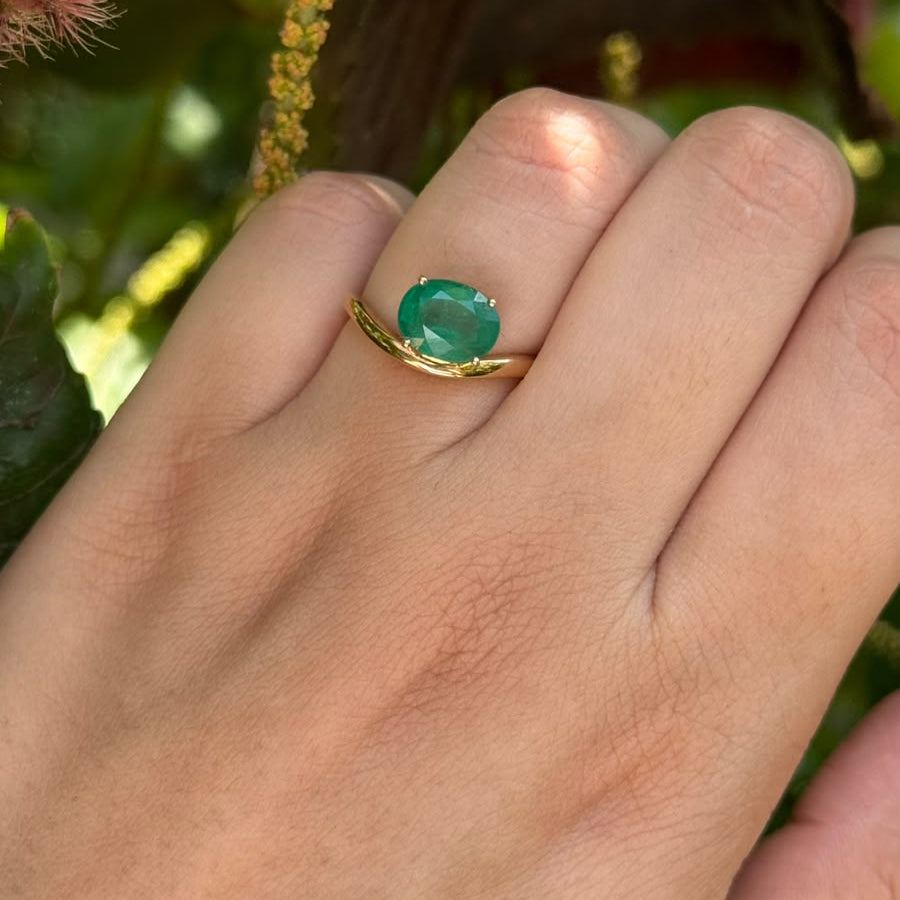 Anillo con Esmeralda Oval