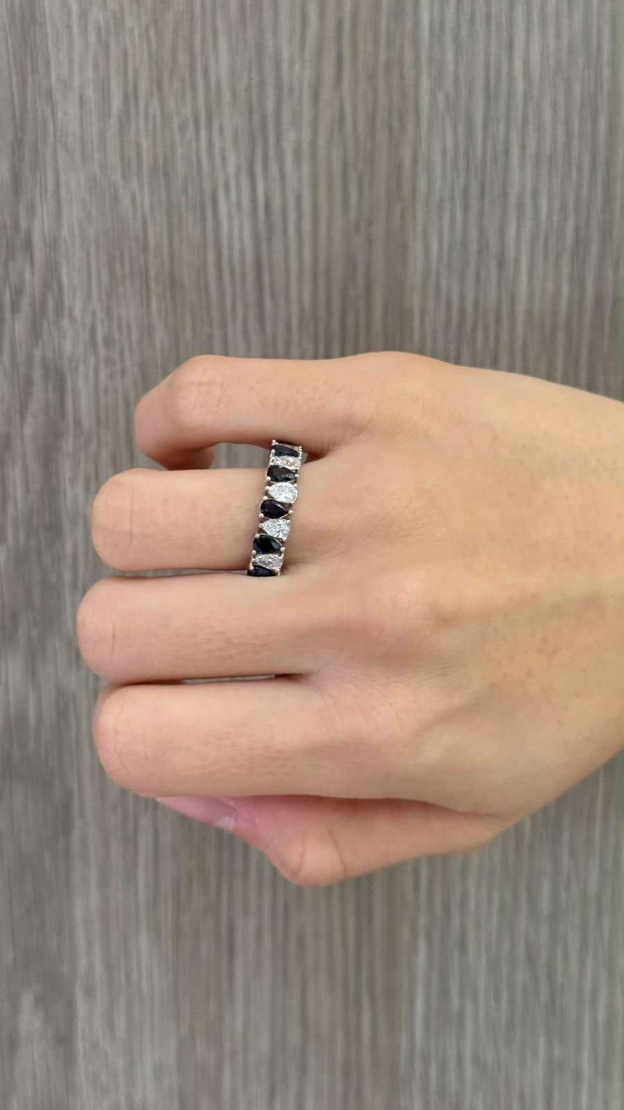 Anillo Diamantes & Zafiros Pera