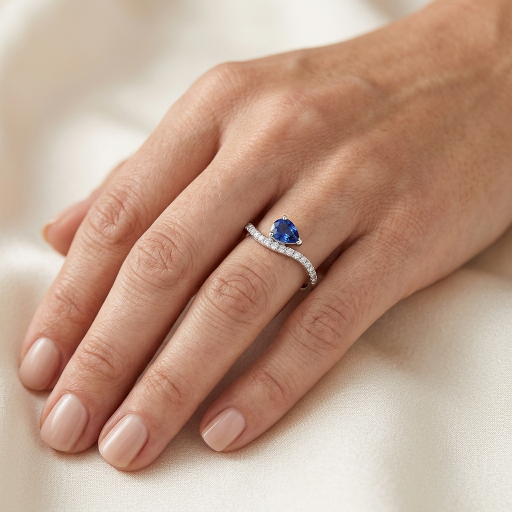 Anillo Wavy con Zafiro