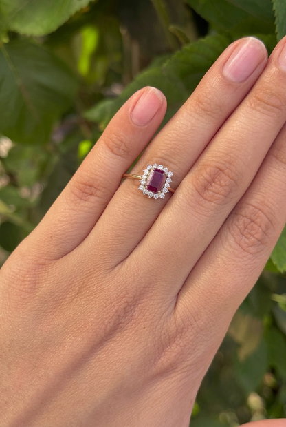 Anillo Rubí con Diamantes